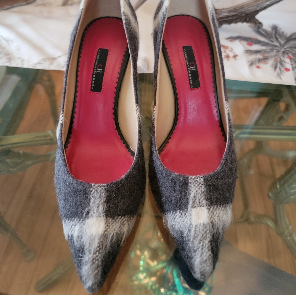 Carolina Herrera Grey & Cream Plaid Mohair Pump Heels - Size 38 - Worn Once